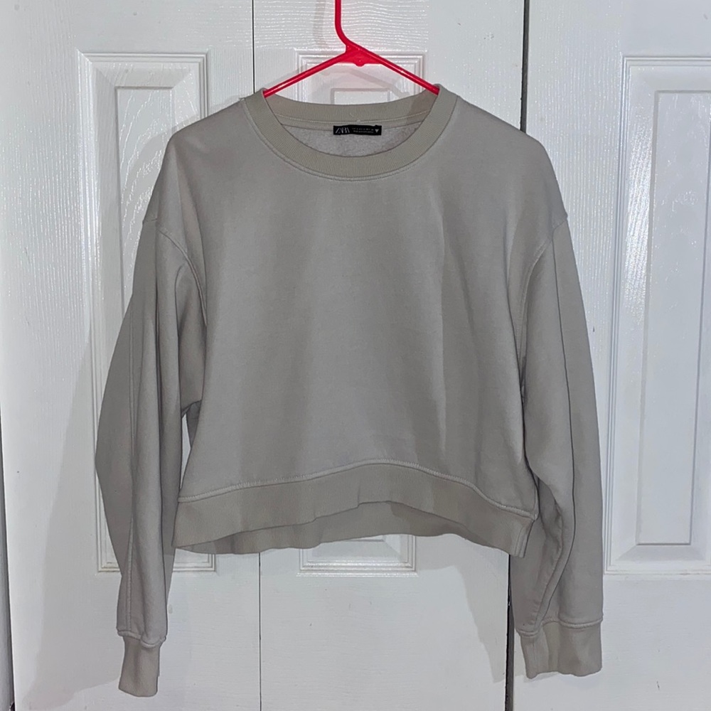 ZARA basic cropped sweatshirt in “oyster white”